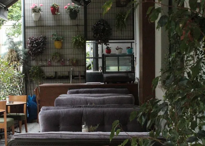 Juliet Rooms & Kitchen